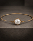 Preview: Perlen Armreif Gold, Perlenschmuck Damen, Vergoldeter Edelstahl Armreif, Schmuck Geschenk für Freundin, Geschenk für Frauen zum Geburtstag